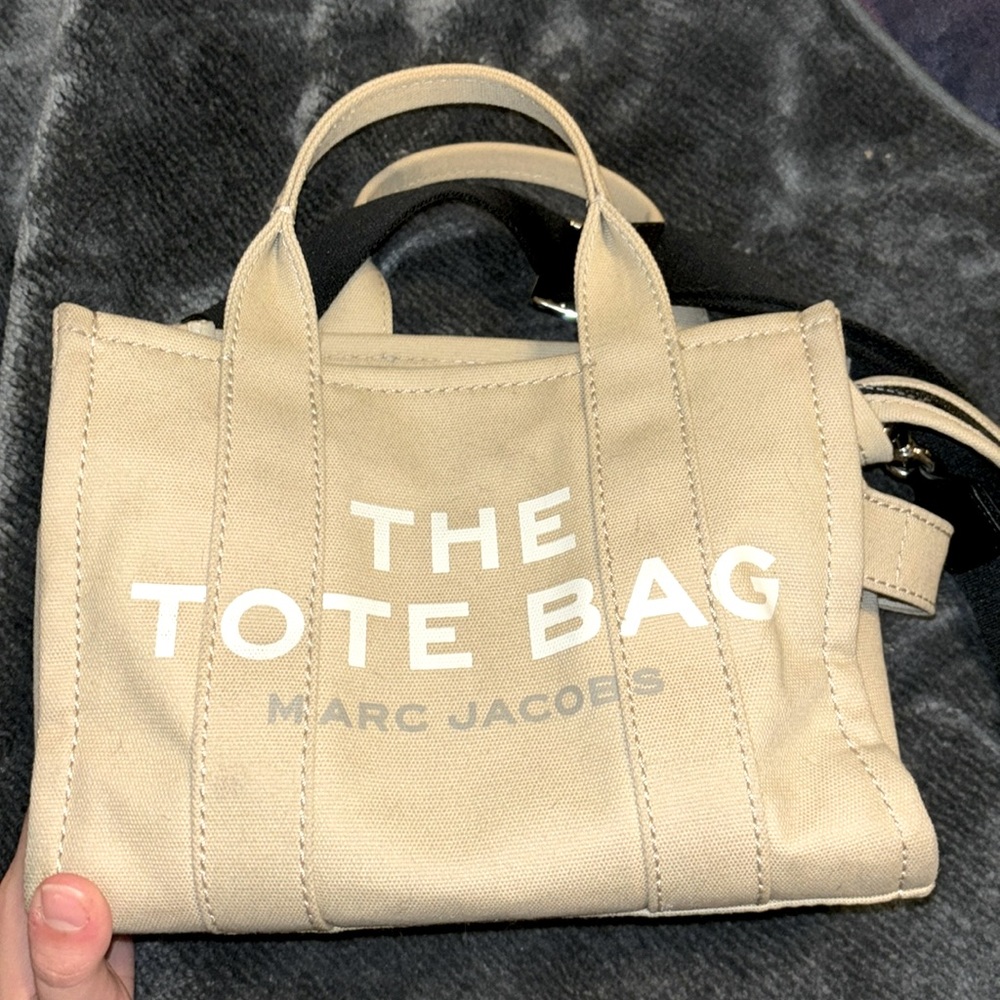Authentic Marc Jacob’s *mini* tote!